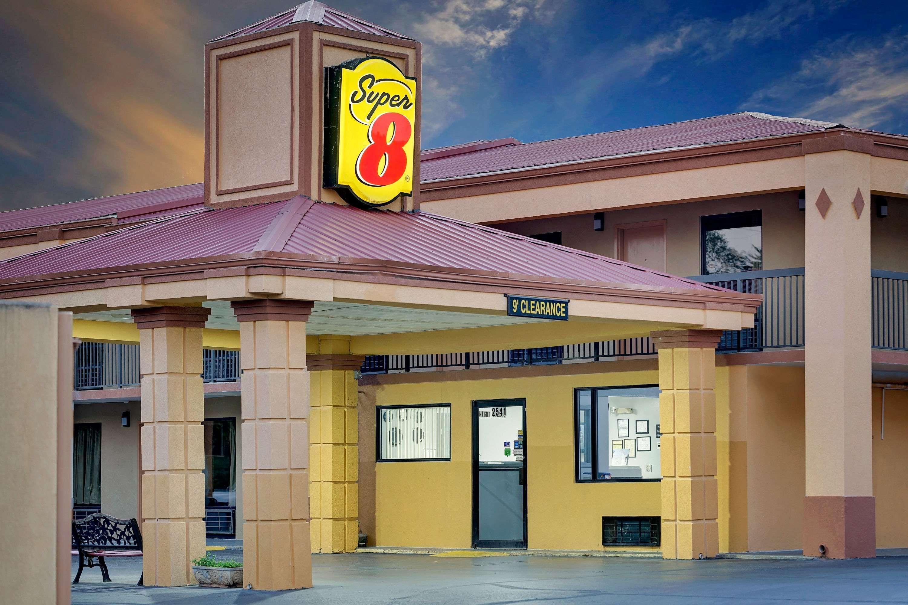 Super 8 By Wyndham Athens Exterior foto